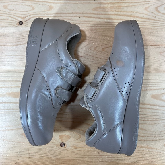 SAS Me Too Leather Walking Shoes
Double Strap Hook/Loop
Women’s 8 M Medium
Beige - Picture 6 of 9